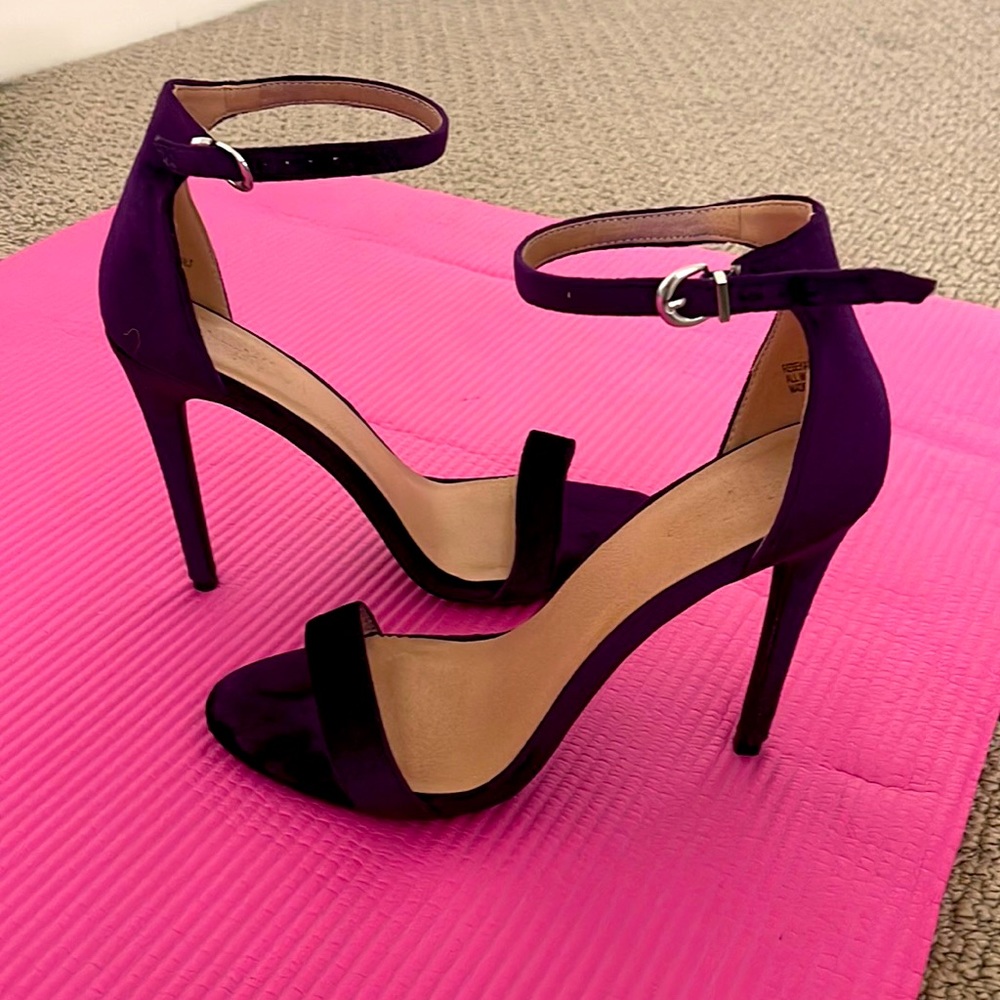 Velvet strap heels